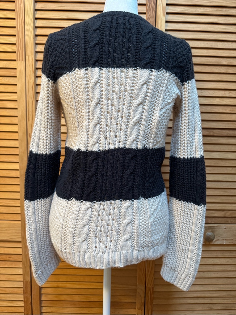 GAP Black & Cream Striped Cable-Knit Crewneck Sweater Size Medium Preppy Cozy - Picture 3 of 8